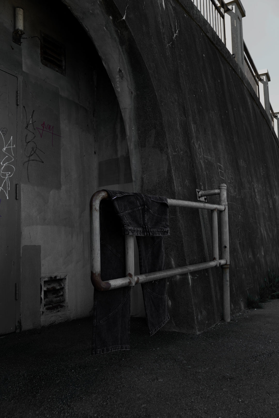 ASHEN ARC JEANS